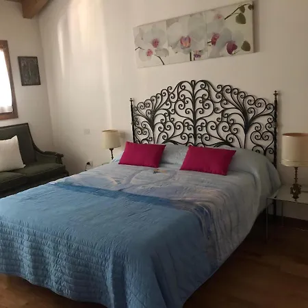 Casa Del Balcone Fiorito *